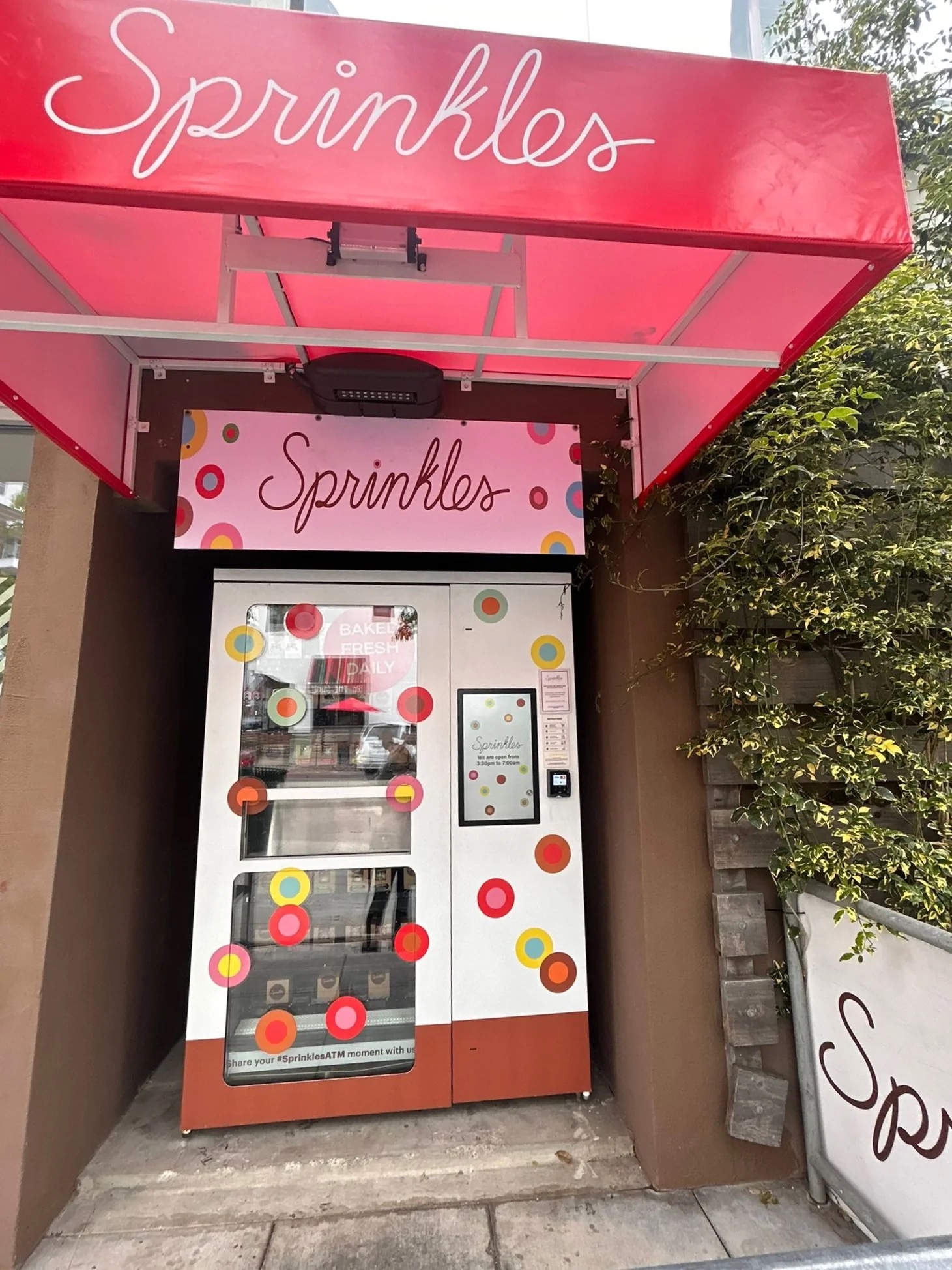 sprinkles_little_italy_awning_complete_92ec6f8b-4568-482d-953c-fc550d726c1a
